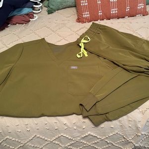 Figs Scrub Set Martini Olive